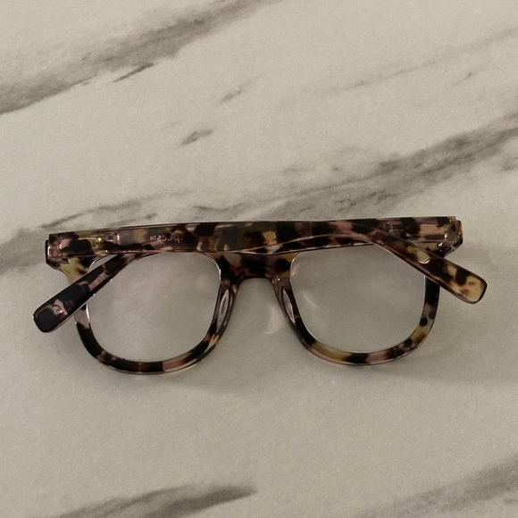 Tortoise Shell Pattern Glasses - Picture 6 of 16